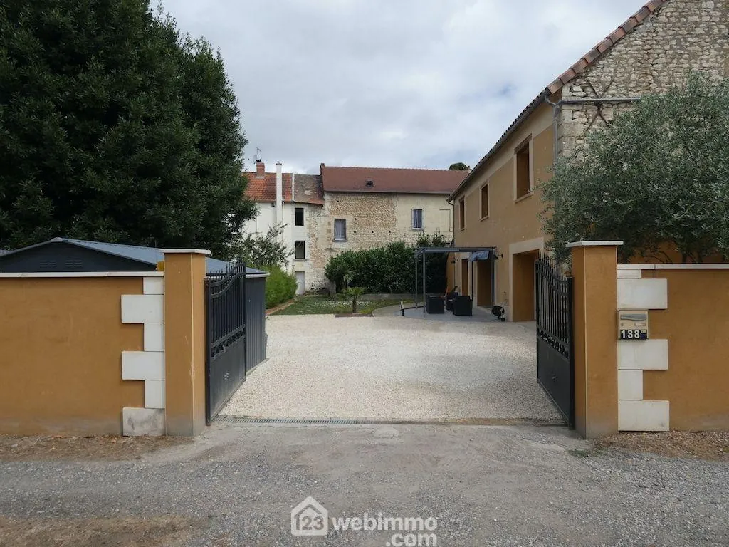 Grande maison rénovée de 200m² à Châtellerault proche centre-ville 