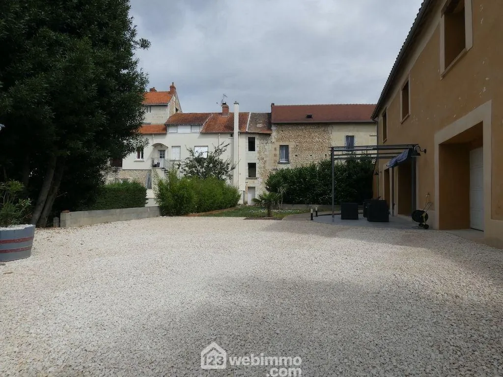 Grande maison rénovée de 200m² à Châtellerault proche centre-ville 