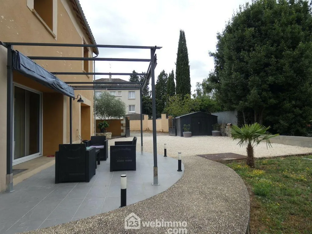Grande maison rénovée de 200m² à Châtellerault proche centre-ville 