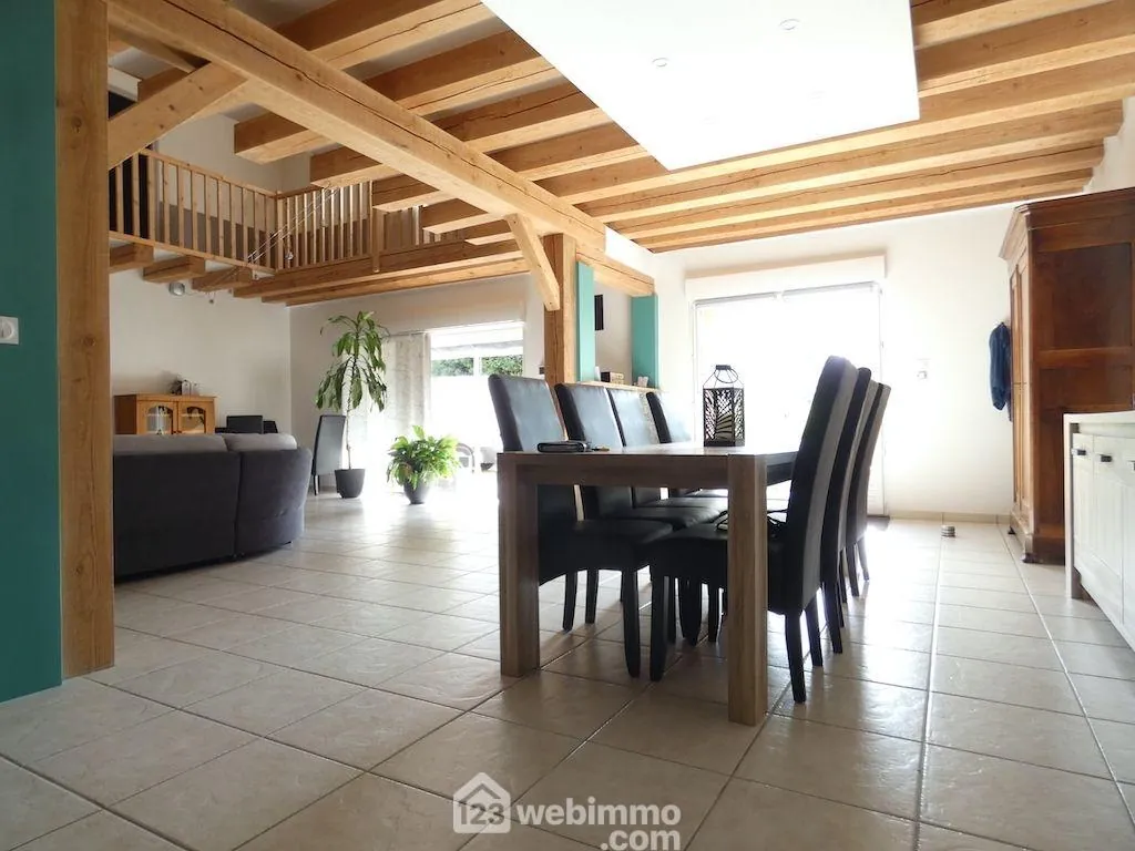 Grande maison rénovée de 200m² à Châtellerault proche centre-ville 