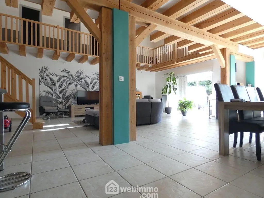 Grande maison rénovée de 200m² à Châtellerault proche centre-ville 
