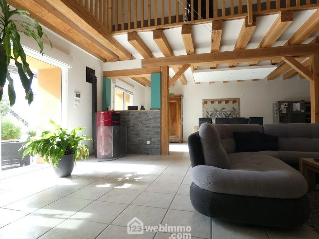 Grande maison rénovée de 200m² à Châtellerault proche centre-ville 