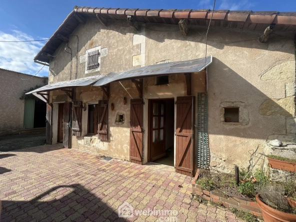 Maison à rénover de 80 m² à Boivre-la-Vallée avec terrain spacieux