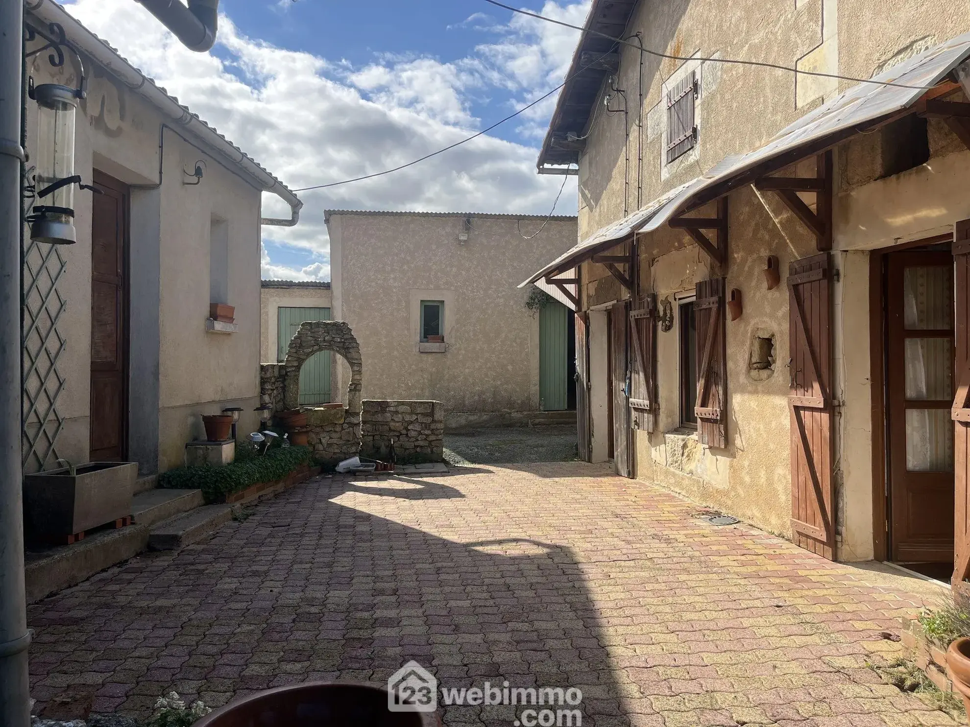 Maison à rénover de 80 m² à Boivre-la-Vallée avec terrain spacieux 