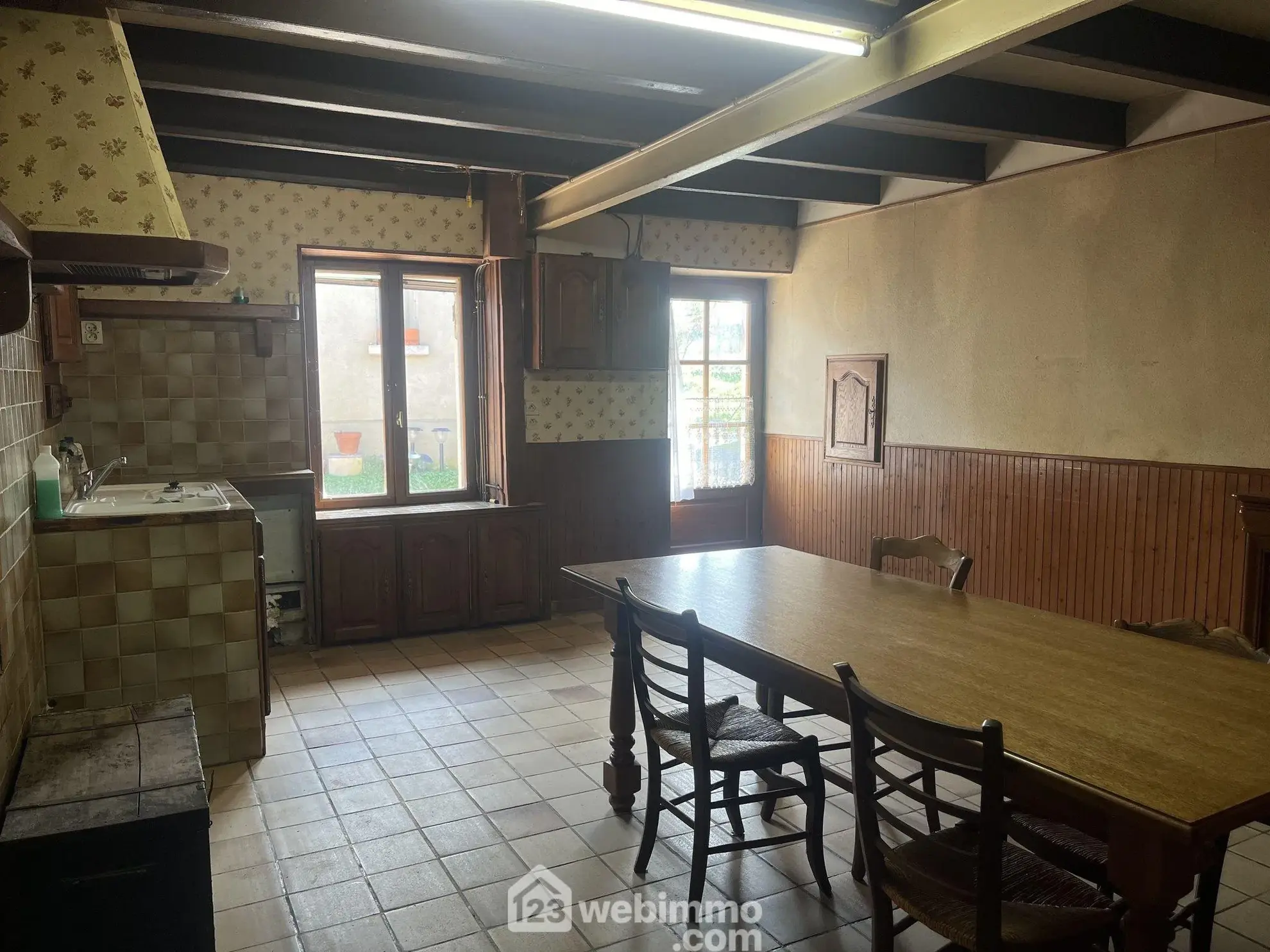 Maison à rénover de 80 m² à Boivre-la-Vallée avec terrain spacieux 