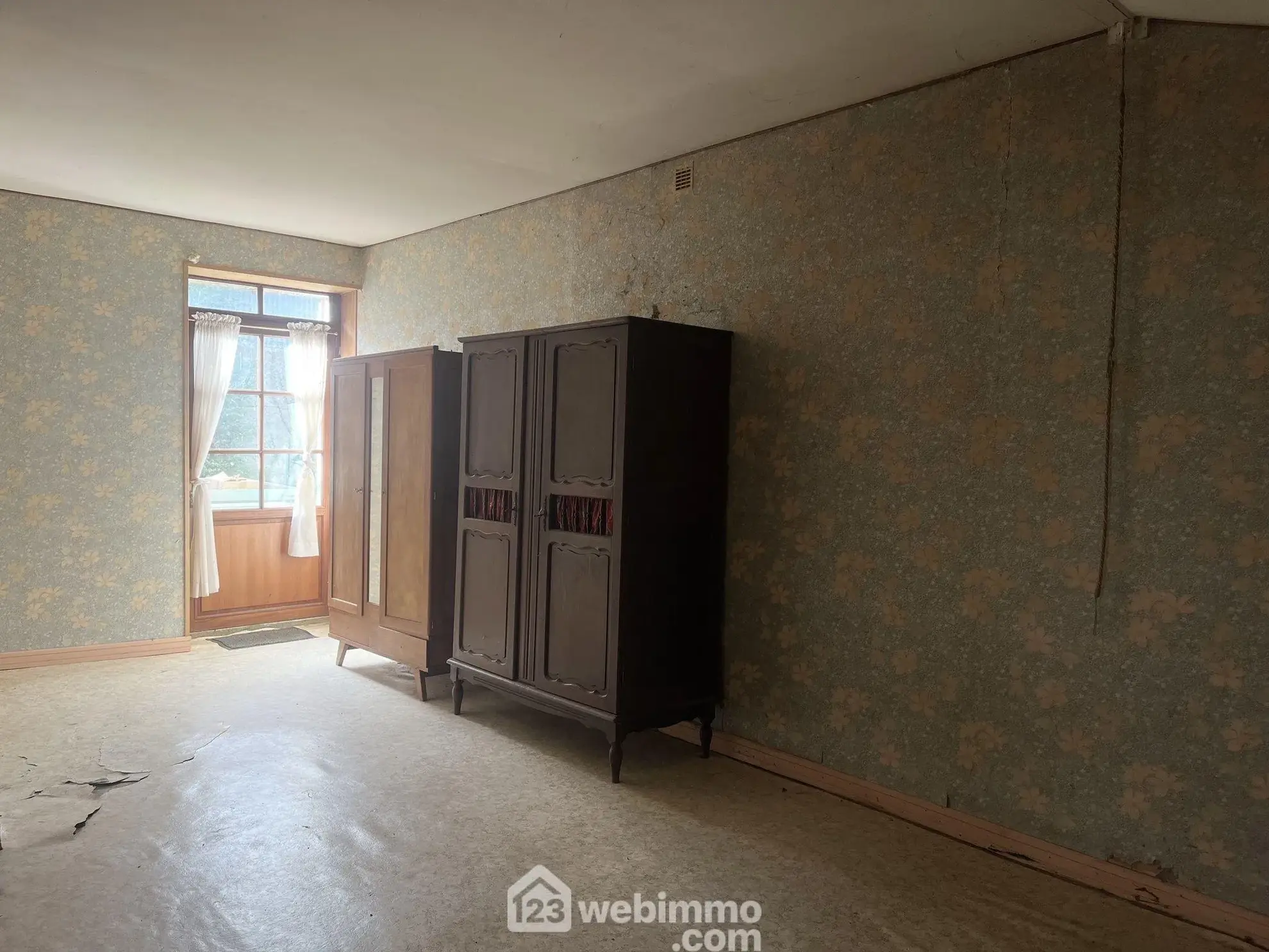 Maison à rénover de 80 m² à Boivre-la-Vallée avec terrain spacieux 
