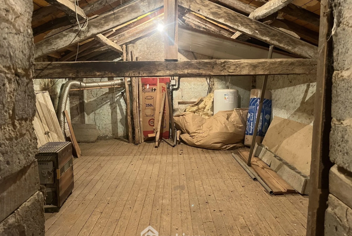 Maison à rénover de 80 m² à Boivre-la-Vallée avec terrain spacieux 