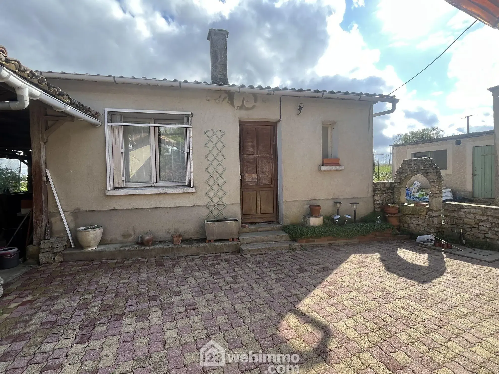 Maison à rénover de 80 m² à Boivre-la-Vallée avec terrain spacieux 