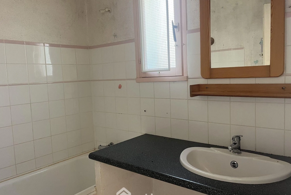 Maison à rénover de 80 m² à Boivre-la-Vallée avec terrain spacieux 