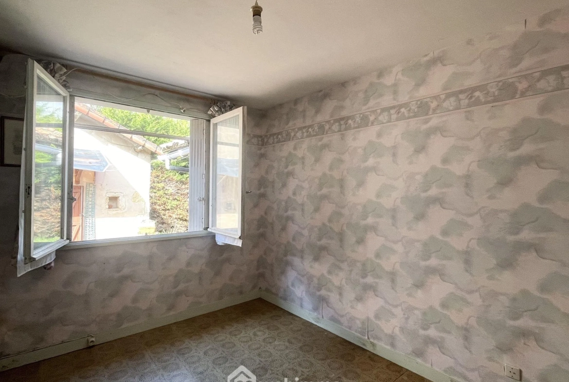 Maison à rénover de 80 m² à Boivre-la-Vallée avec terrain spacieux 