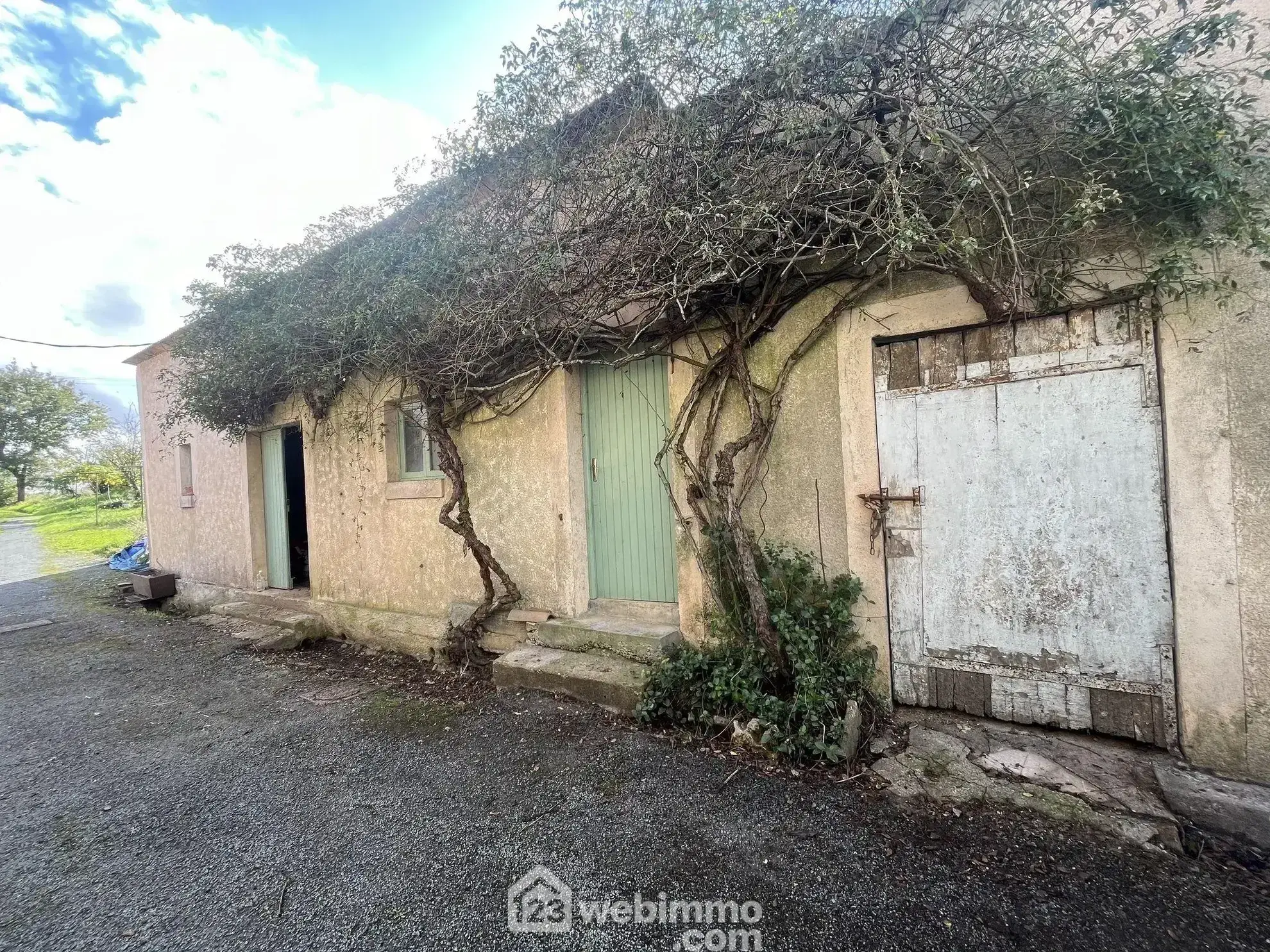 Maison à rénover de 80 m² à Boivre-la-Vallée avec terrain spacieux 
