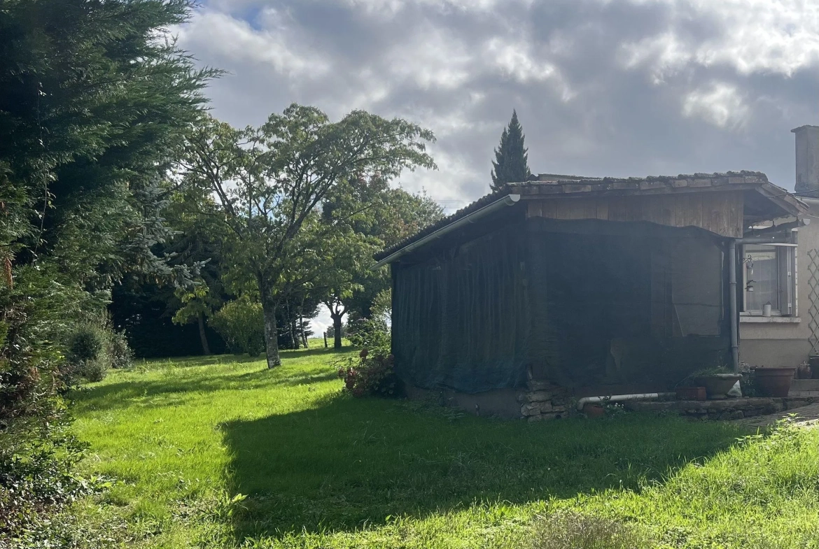 Maison à rénover de 80 m² à Boivre-la-Vallée avec terrain spacieux 