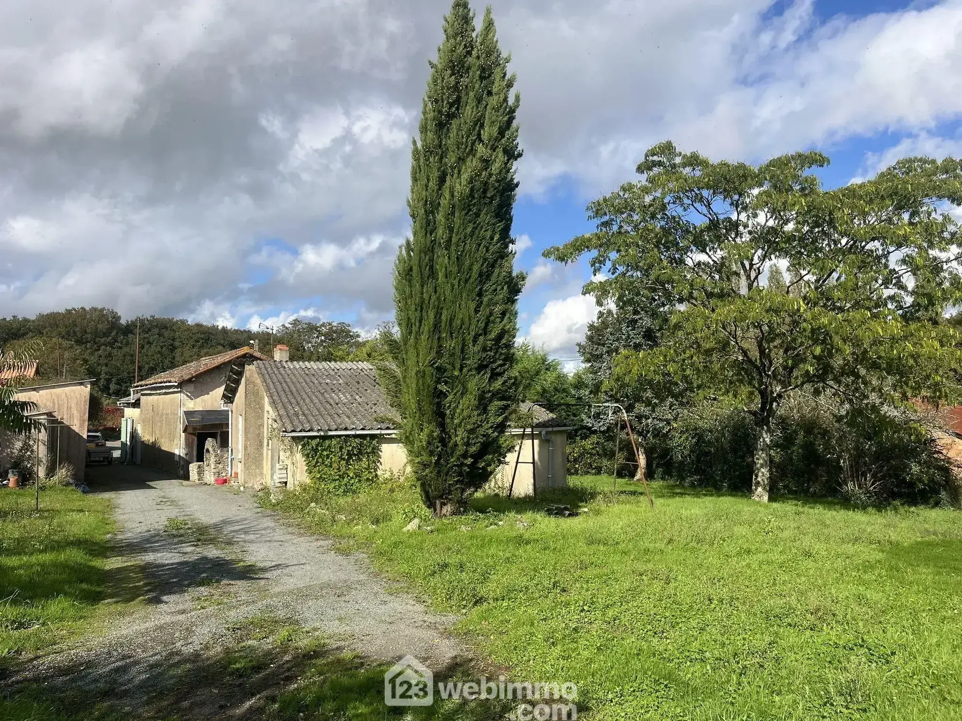 Maison à rénover de 80 m² à Boivre-la-Vallée avec terrain spacieux 