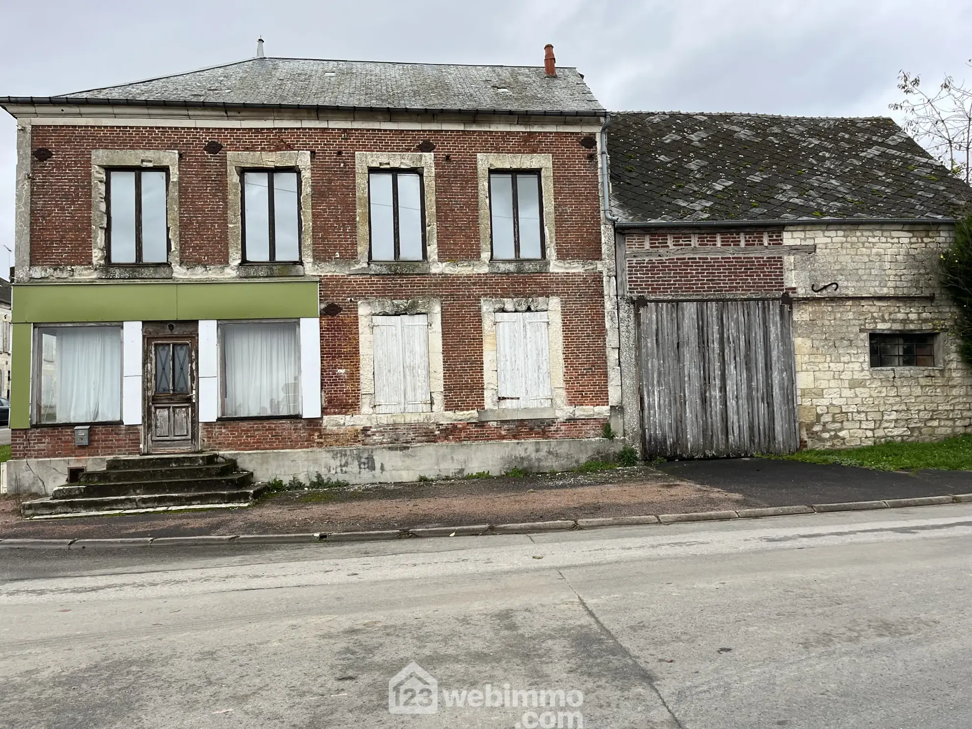 Maison de campagne à rénover de 155 m² à Chaourse avec potentiel 