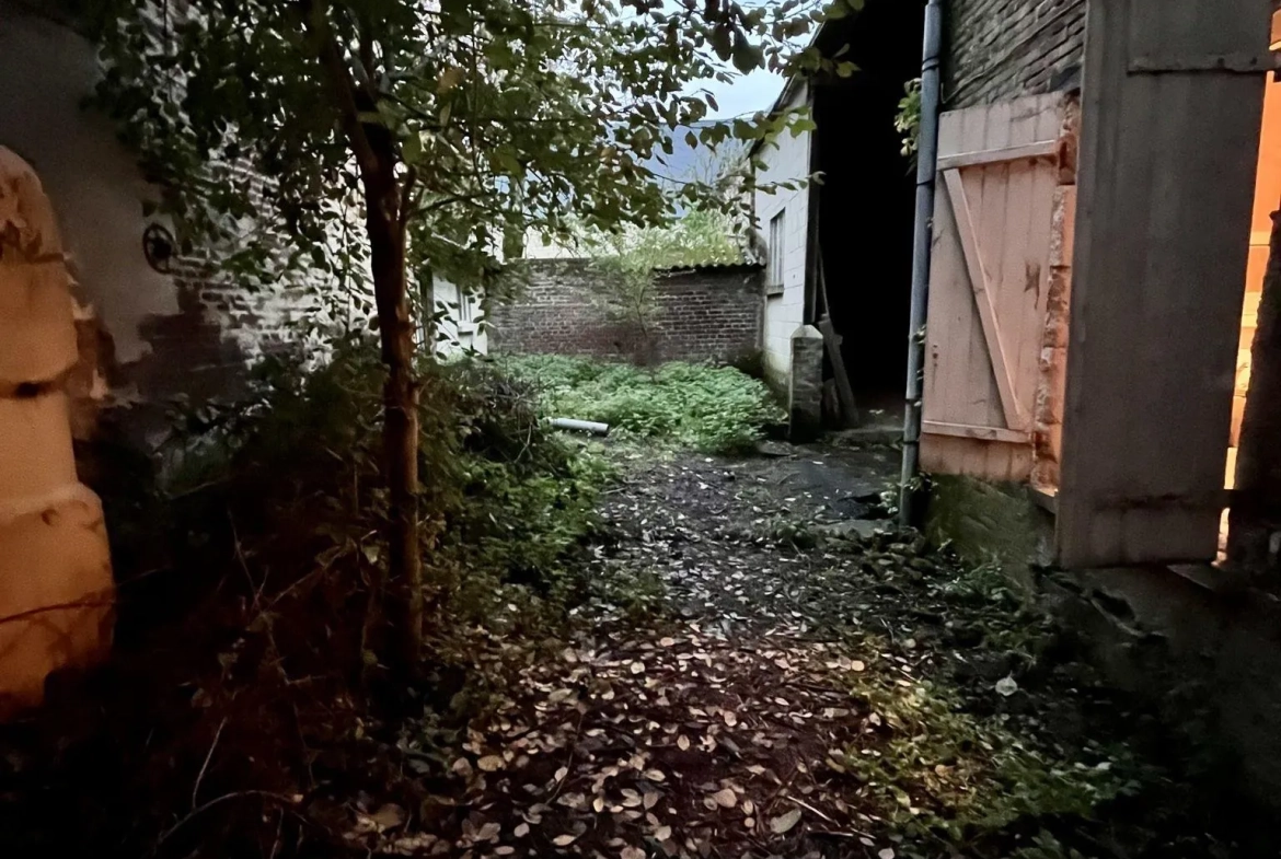 Maison de campagne à rénover de 155 m² à Chaourse avec potentiel 