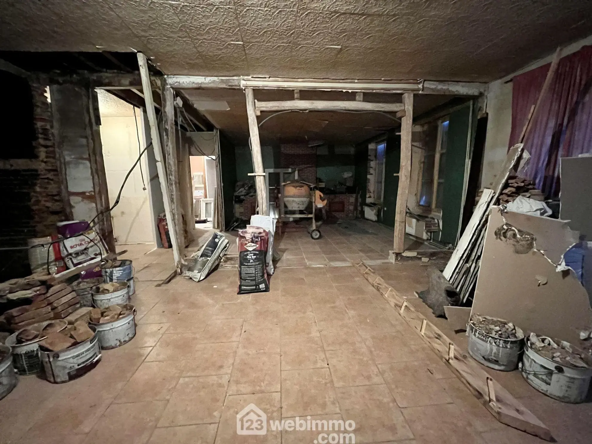 Maison de campagne à rénover de 155 m² à Chaourse avec potentiel 