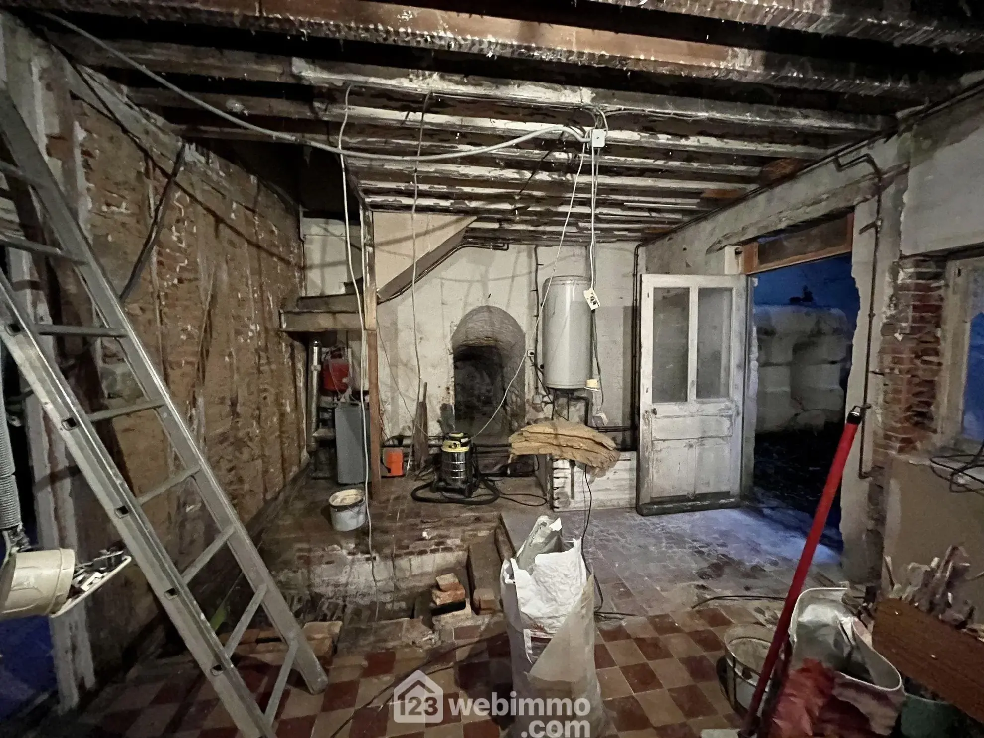 Maison de campagne à rénover de 155 m² à Chaourse avec potentiel 