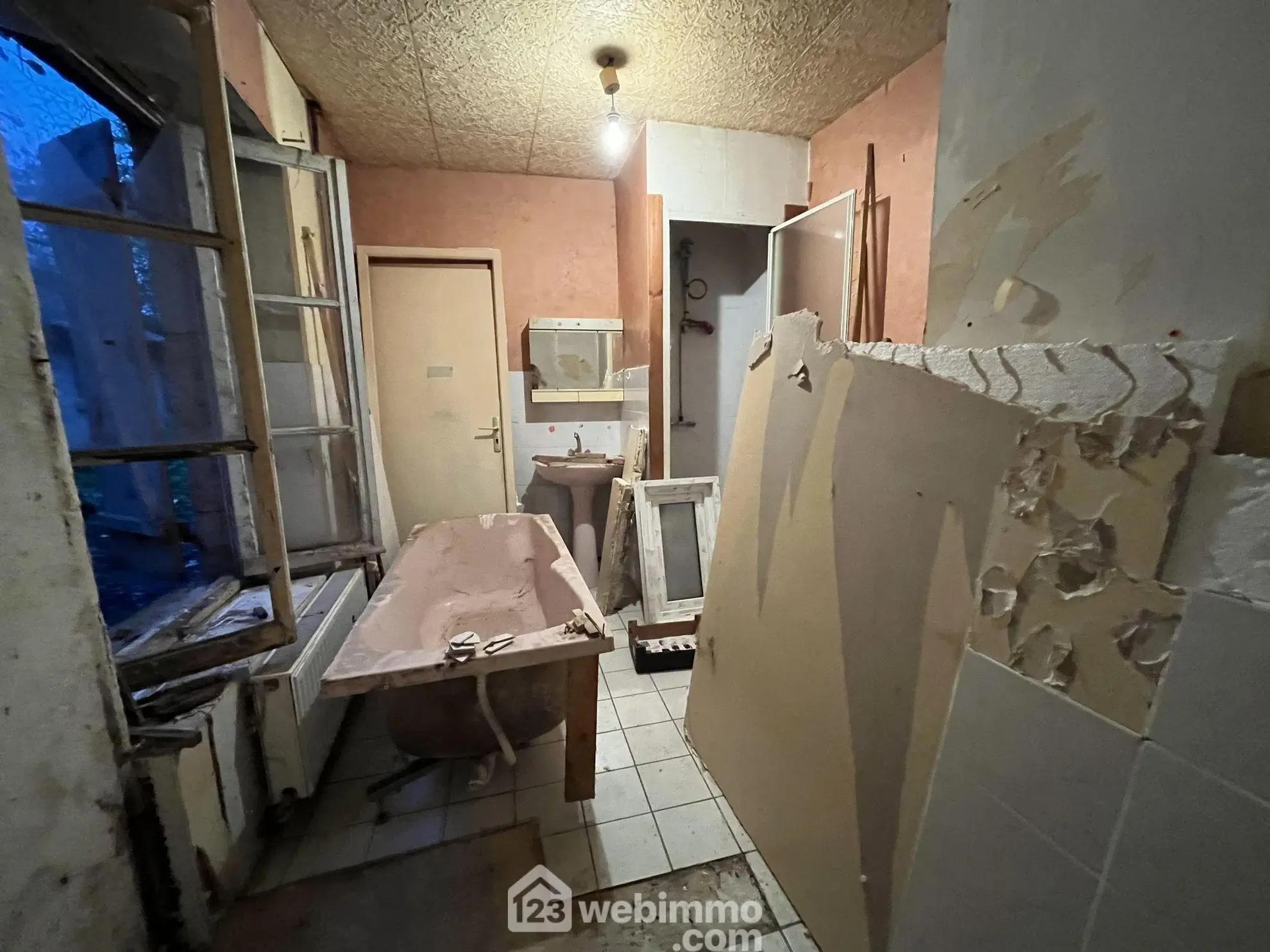 Maison de campagne à rénover de 155 m² à Chaourse avec potentiel 