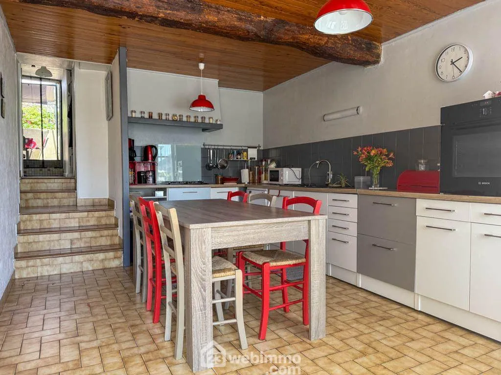 Maison de ville en pierre de 132 m² avec jardin à Pouzauges 