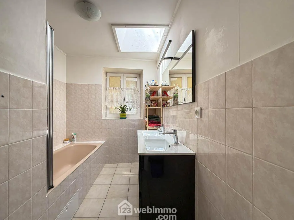 Maison de ville en pierre de 132 m² avec jardin à Pouzauges 