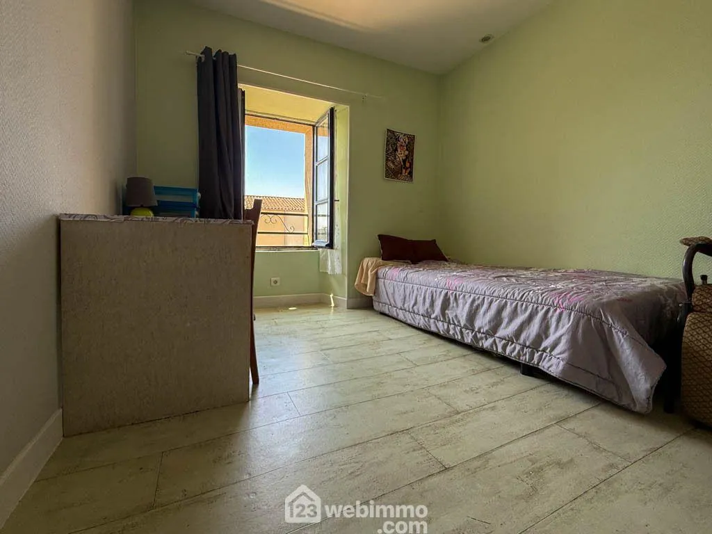 Maison de ville en pierre de 132 m² avec jardin à Pouzauges 