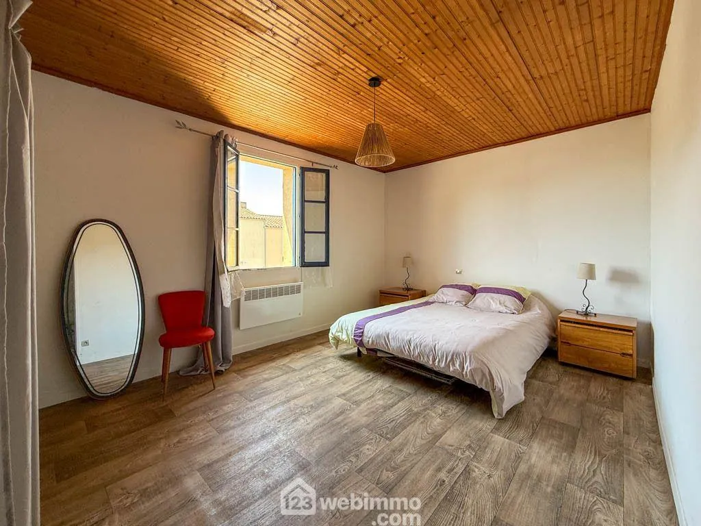 Maison de ville en pierre de 132 m² avec jardin à Pouzauges 