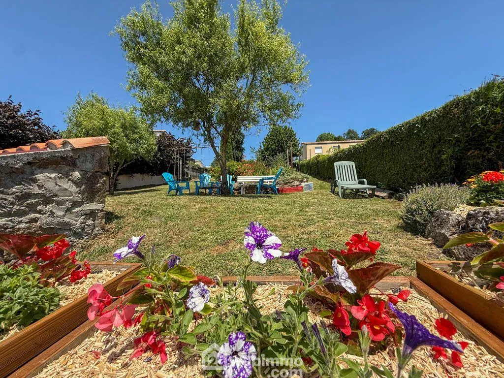 Maison de ville en pierre de 132 m² avec jardin à Pouzauges 