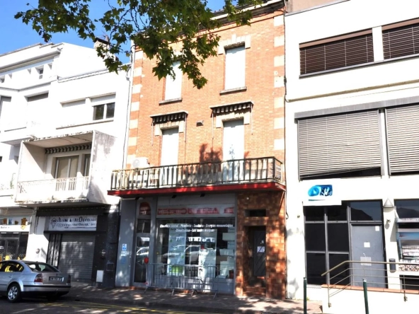 Immeuble à vendre au centre-ville de Carmaux avec potentiel de rénovation et de location