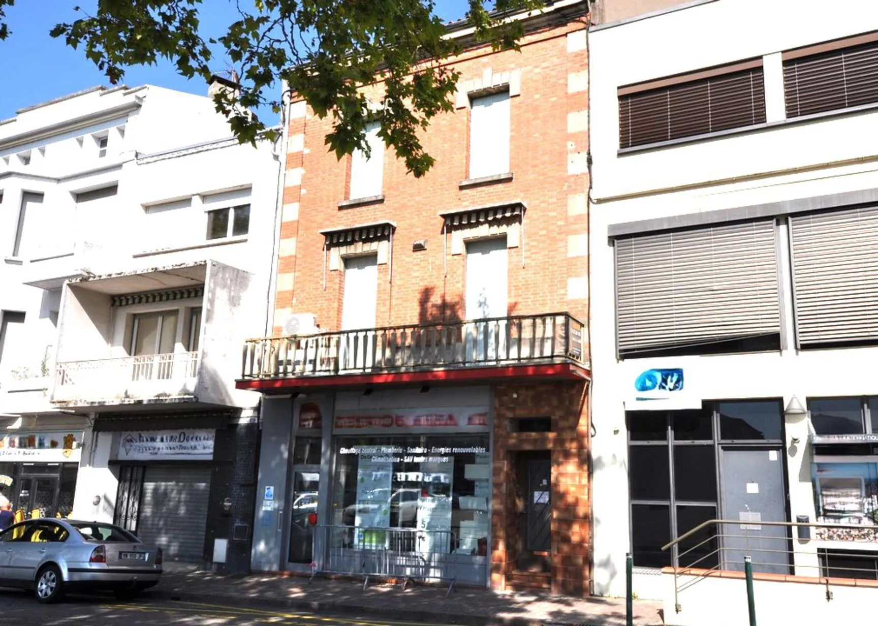 Immeuble à vendre au centre-ville de Carmaux avec potentiel de rénovation et de location 