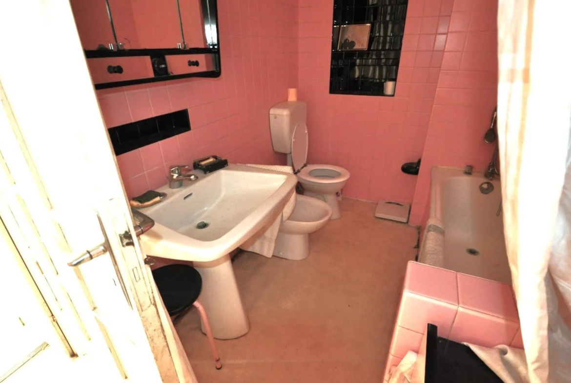 Immeuble à vendre au centre-ville de Carmaux avec potentiel de rénovation et de location 