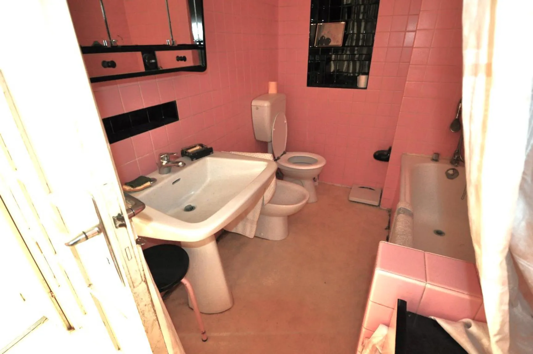Immeuble à vendre au centre-ville de Carmaux avec potentiel de rénovation et de location 
