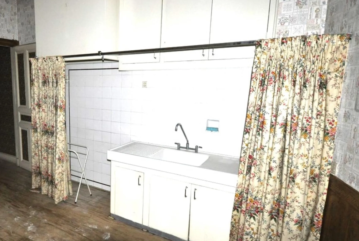 Immeuble à vendre au centre-ville de Carmaux avec potentiel de rénovation et de location 
