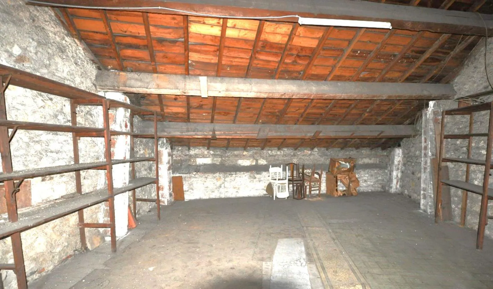 Immeuble à vendre au centre-ville de Carmaux avec potentiel de rénovation et de location 