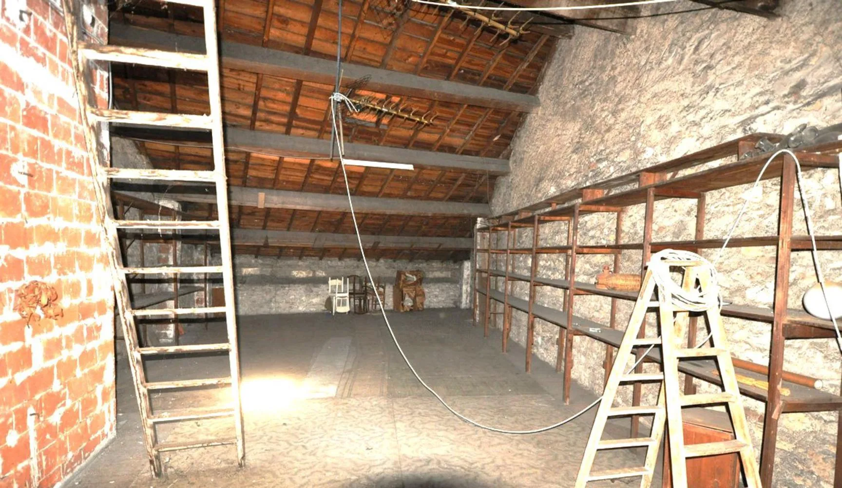 Immeuble à vendre au centre-ville de Carmaux avec potentiel de rénovation et de location 