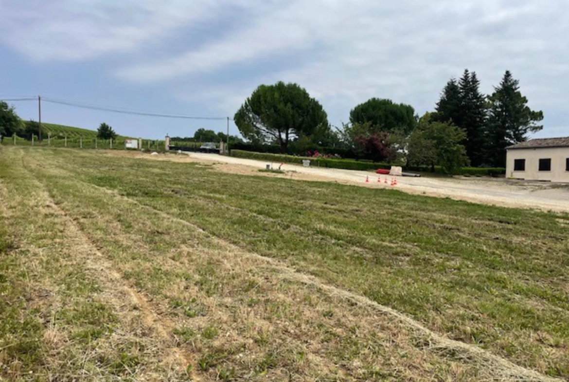 Terrain à bâtir viabilisé entre Capian et Créon en zone R.N.U. 