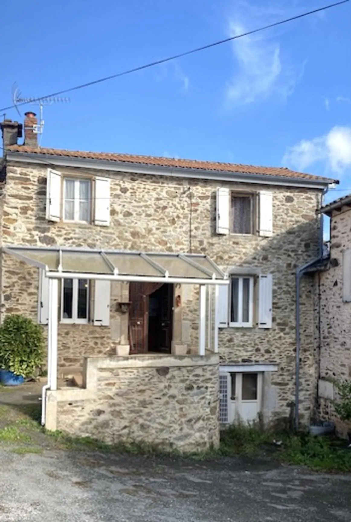 Maison de Village à Alban avec garage et terrain de 1181 m² à rénover 