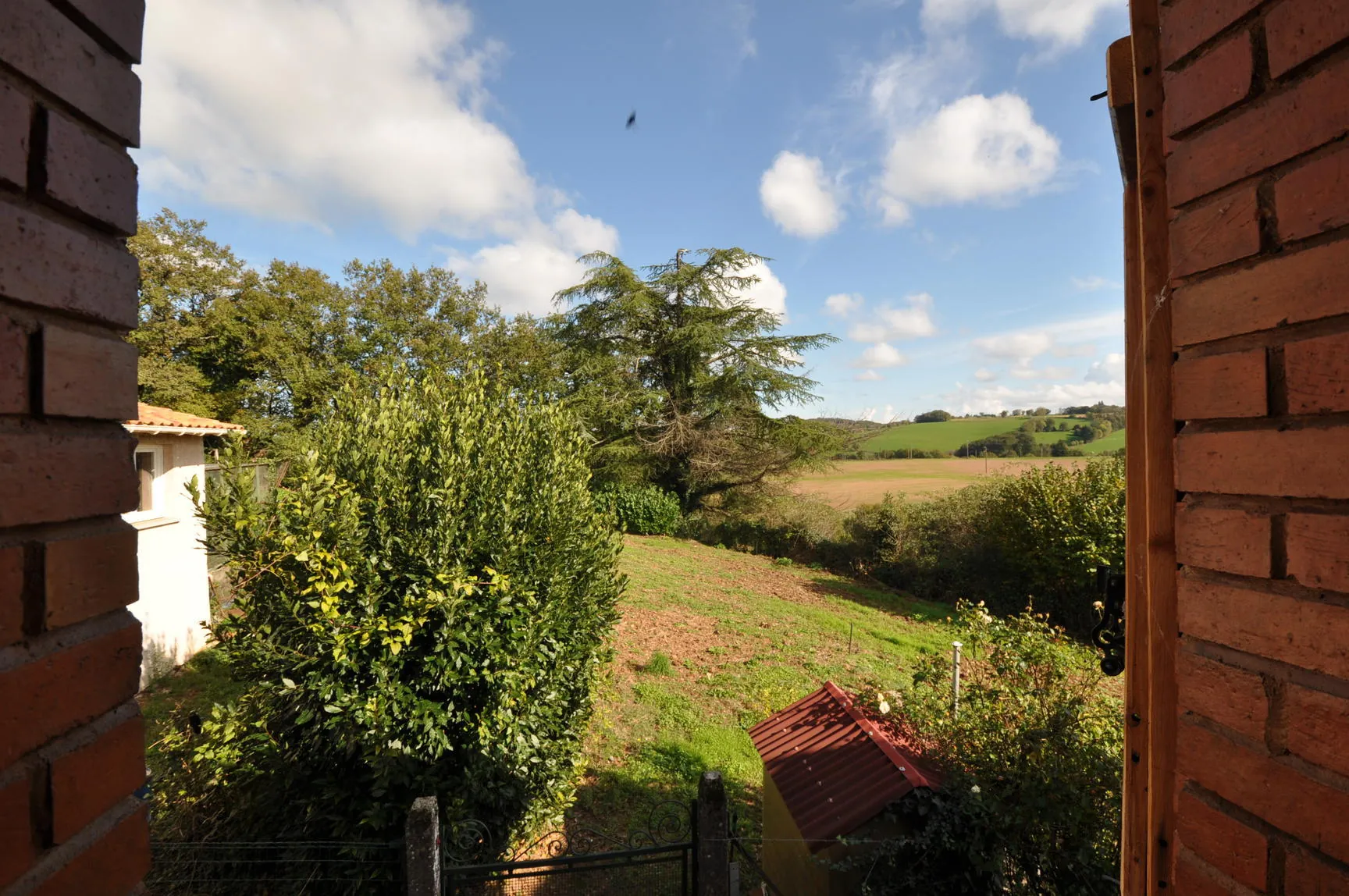 Maison de Village à Alban avec garage et terrain de 1181 m² à rénover 
