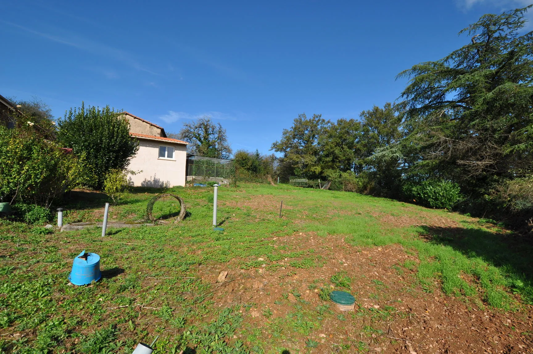 Maison de Village à Alban avec garage et terrain de 1181 m² à rénover 