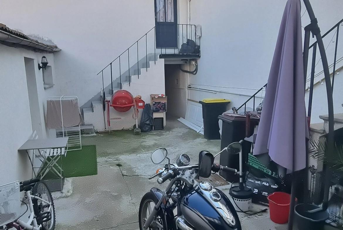 Maison à vendre à Roanne rue Hoche, 3 pièces, louée, avec terrasse et cave 