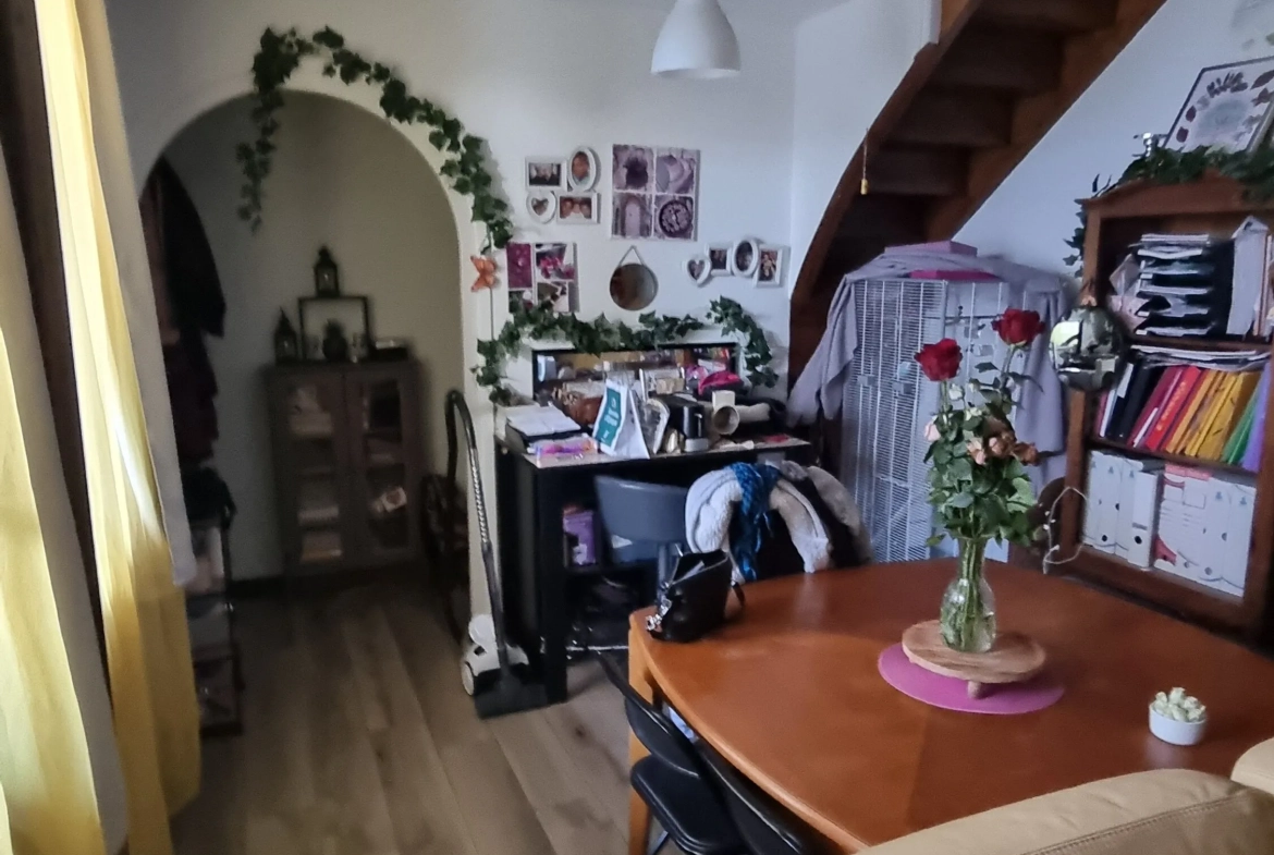 Maison à vendre à Roanne rue Hoche, 3 pièces, louée, avec terrasse et cave 