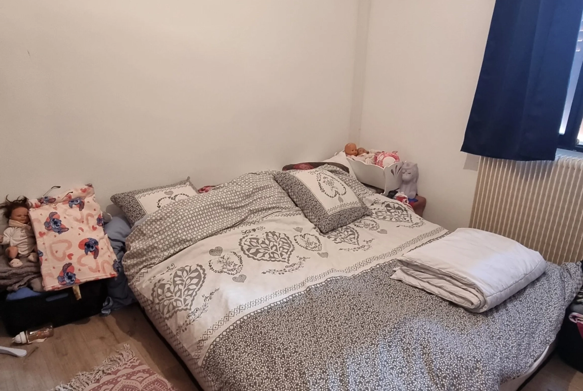 Maison à vendre à Roanne rue Hoche, 3 pièces, louée, avec terrasse et cave 