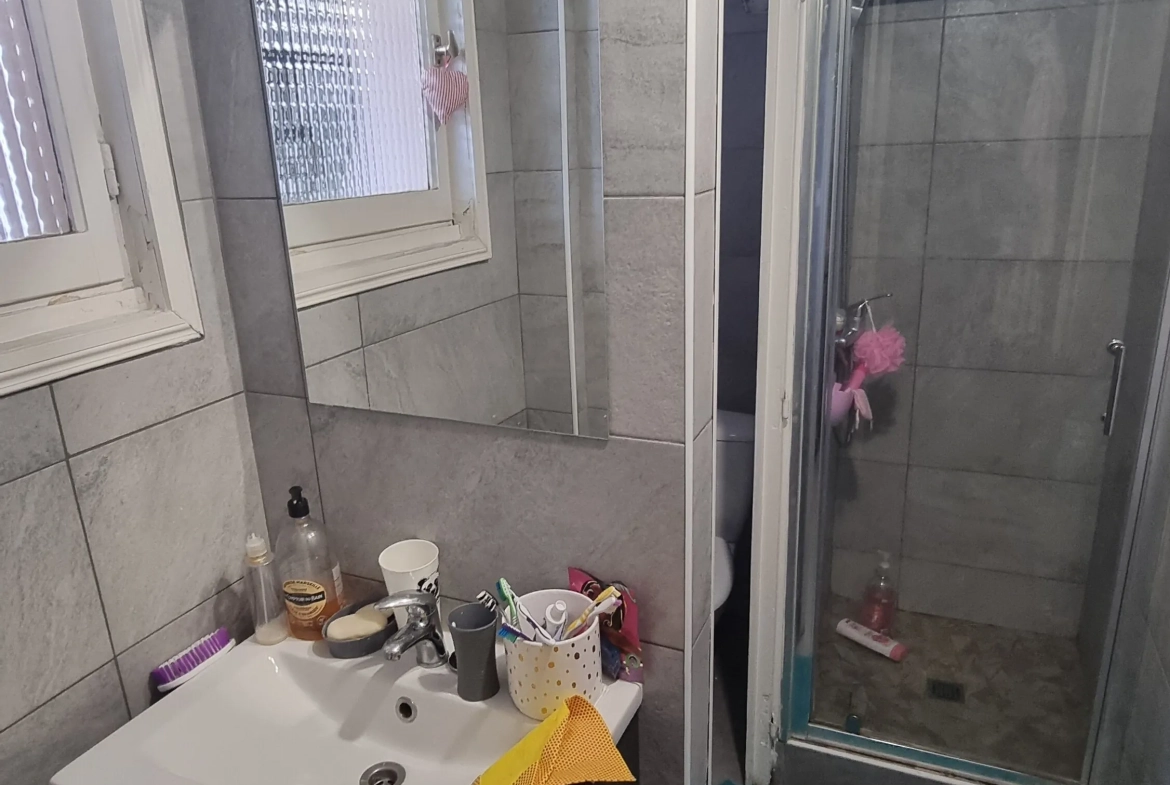 Maison à vendre à Roanne rue Hoche, 3 pièces, louée, avec terrasse et cave 