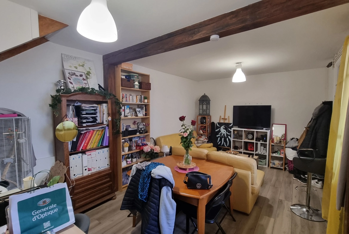 Maison à vendre à Roanne rue Hoche, 3 pièces, louée, avec terrasse et cave 
