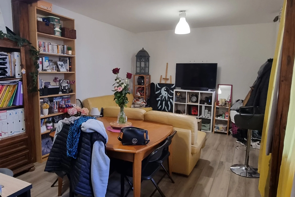 Maison à vendre à Roanne rue Hoche, 3 pièces, louée, avec terrasse et cave 