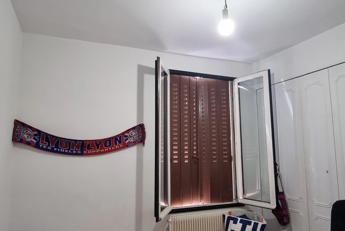 Maison à vendre à Roanne rue Hoche, 3 pièces, louée, avec terrasse et cave 