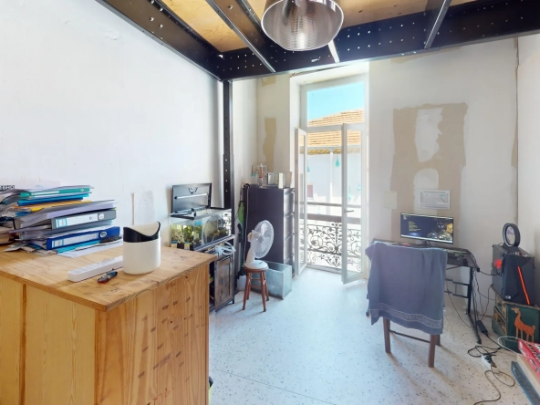 Appartement T4 à Nîmes, potentiel de rénovation, idéal investisseurs
