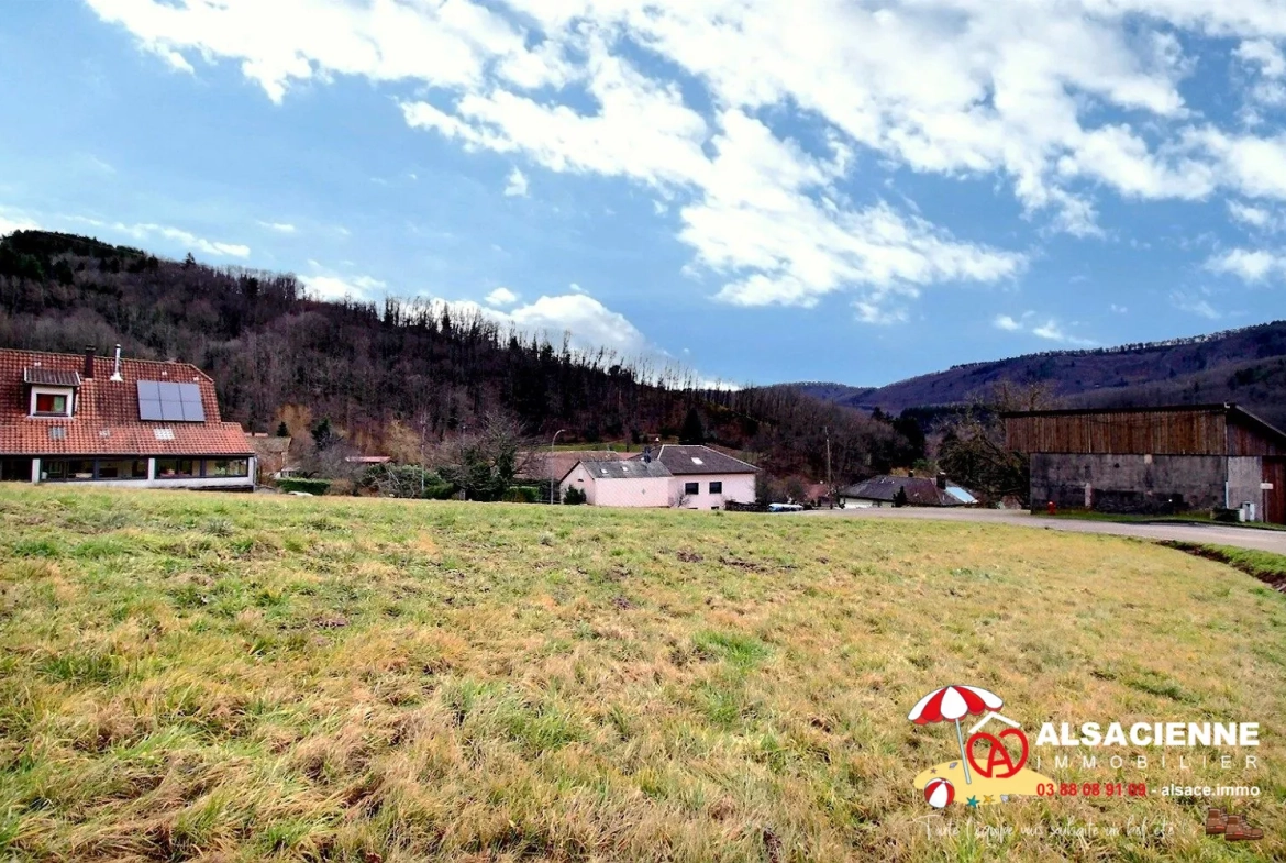 Terrain constructible de 728 m² à Steige avec vue montagne 