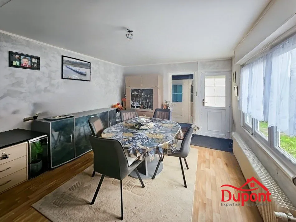 Maison à rénover à Douai, plain-pied, 2 chambres, garage et jardin 