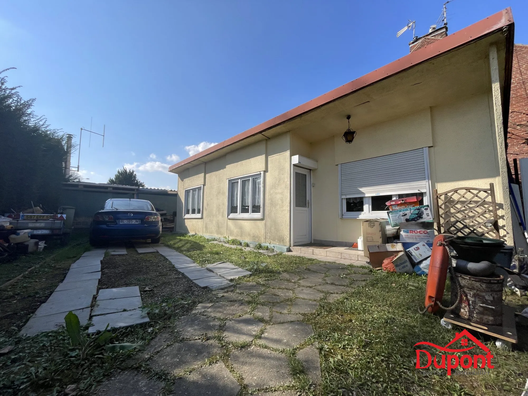 Maison à rénover à Douai, plain-pied, 2 chambres, garage et jardin 