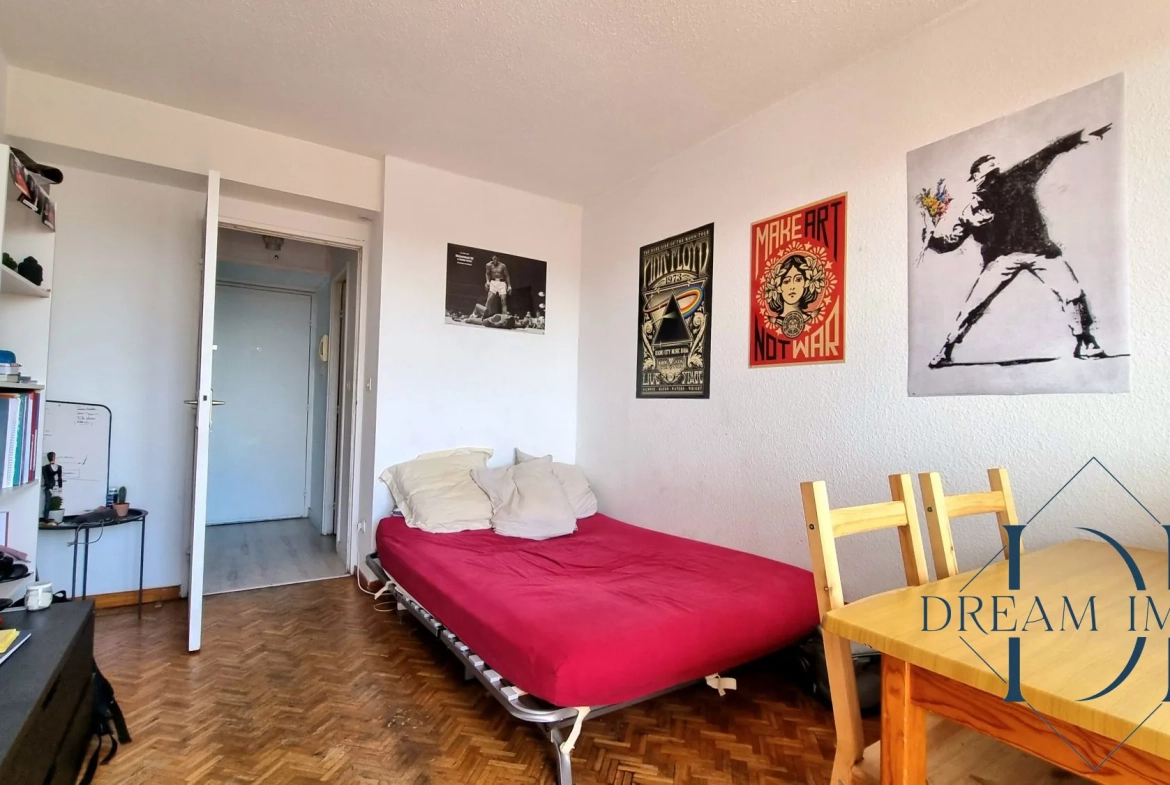 Studio 17m² à Montpellier, location avec vue dégagée et parking collectif 